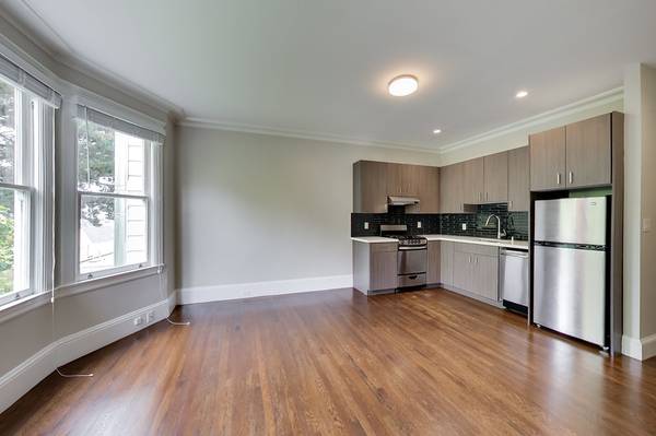 1760 GOLDEN GATE Apartments photo 3