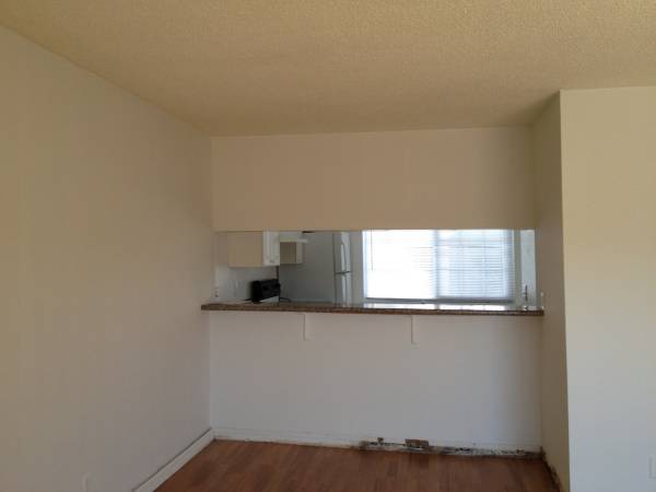 2BR/2BA Townhouse · Belmont photo 3