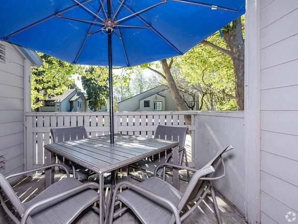 Seabreeze Apartment Homes photo 3