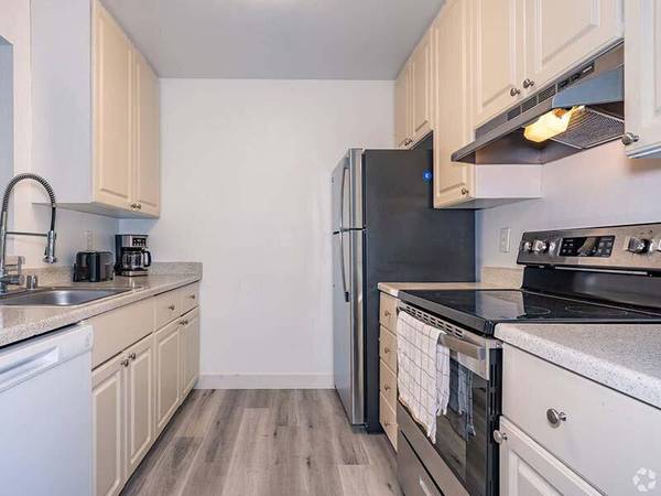 Seabreeze Apartment Homes photo 4
