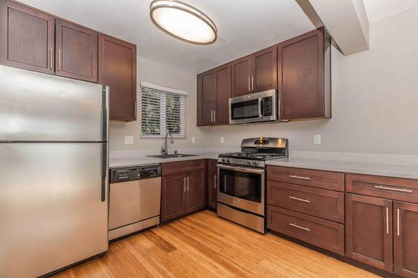 Apartments on Mount Diablo Boulevard · Lafayette photo 2