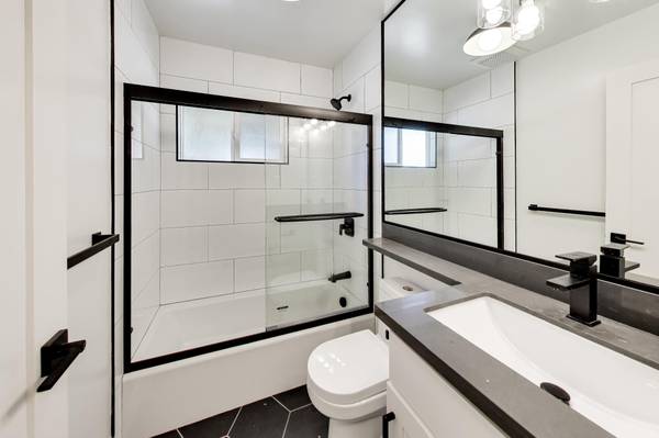 Apartments on Oak Grove Avenue Unit · Burlingame photo 3