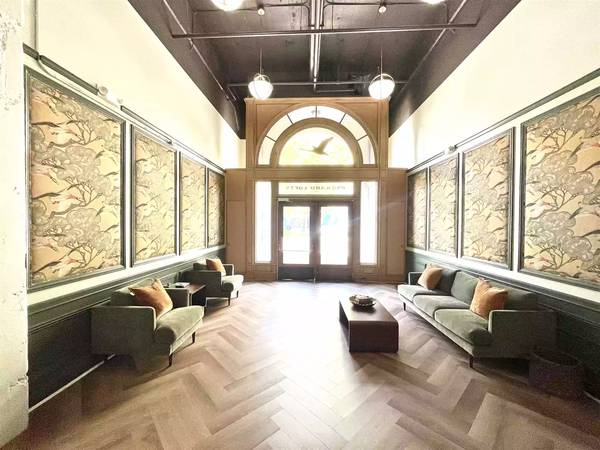 Lofts on Broadway · Oakland photo 3