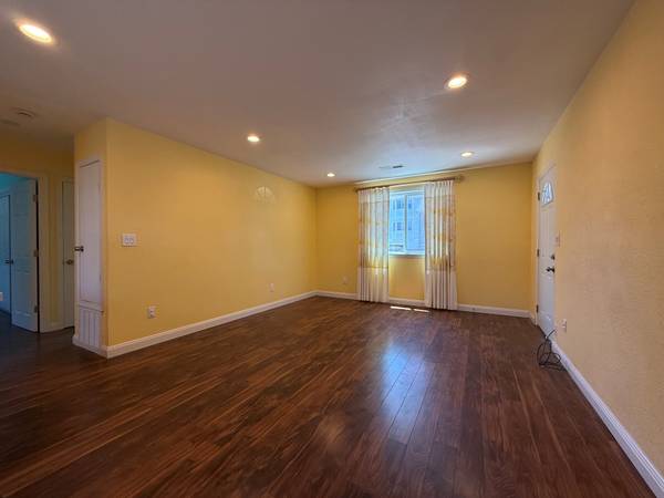 2BR/1BA Duplex on 26th Avenue · Oakland photo 3