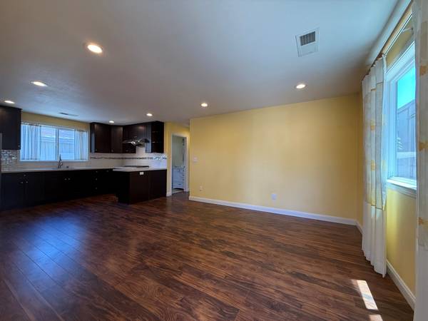2BR/1BA Duplex on 26th Avenue · Oakland photo 2