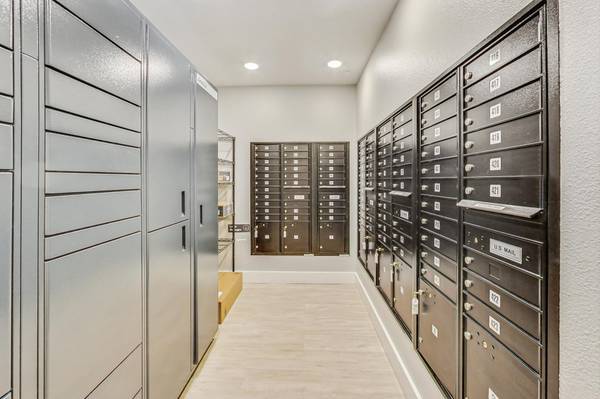 Apartments on 29th Street Unit · Oakland photo 3