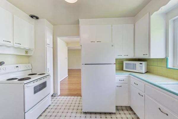 2BR/2BA Apartment on Lakeshore Avenue Unit · Oakland photo 2