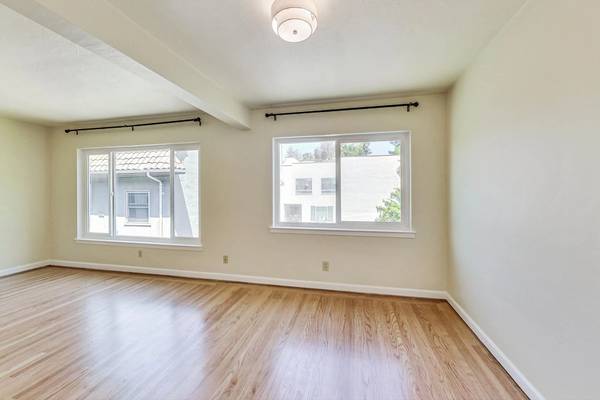 2BR/2BA Apartment on Lakeshore Avenue Unit · Oakland photo 3