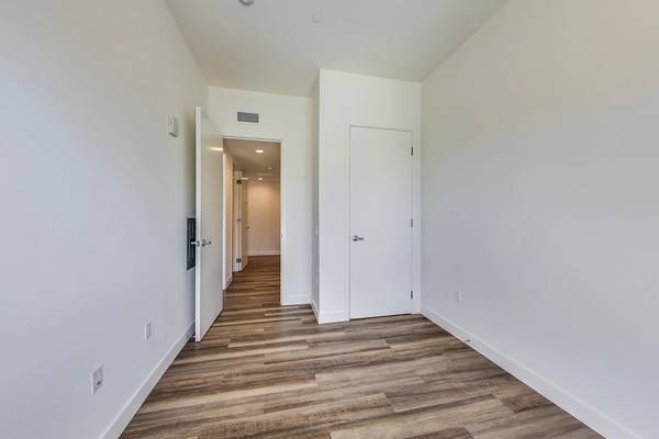 Apartments on 63rd Street Unit · Emeryville photo 4