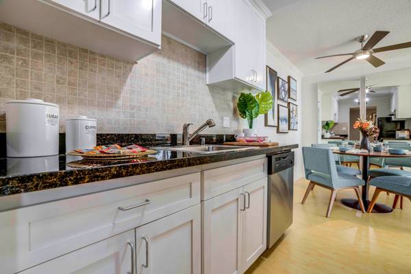 Apartments on Whipple Ave · Redwood City photo 3