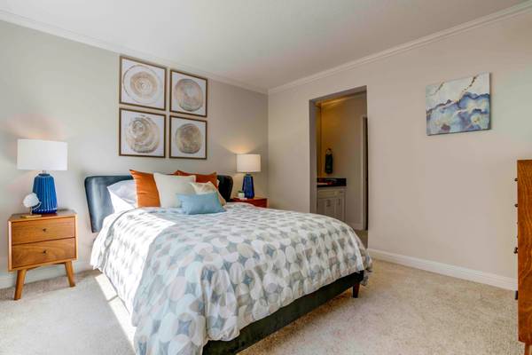 Apartments on Whipple Ave · Redwood City photo 2