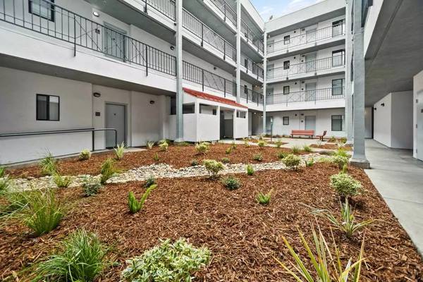 Apartments on San Pablo Ave · Richmond photo 2