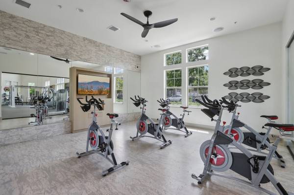 Apartments on Lexington Ln · Pleasanton photo 2