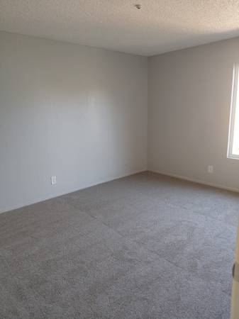 2BR/1BA Apartment on Avram Ave · Rohnert Park photo 5