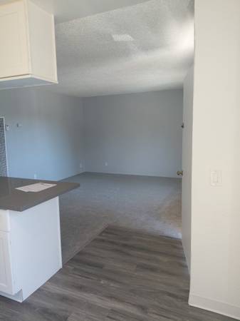 2BR/1BA Apartment on Avram Ave · Rohnert Park photo 4