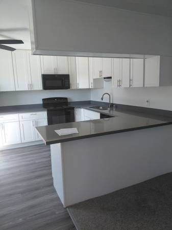 2BR/1BA Apartment on Avram Ave · Rohnert Park photo 3