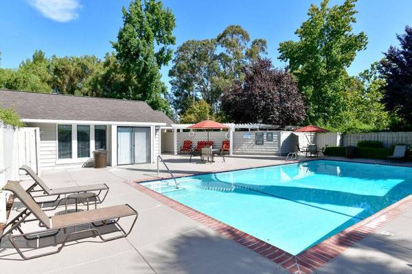 Apartments on N Murrieta Blvd · Pleasanton photo 4