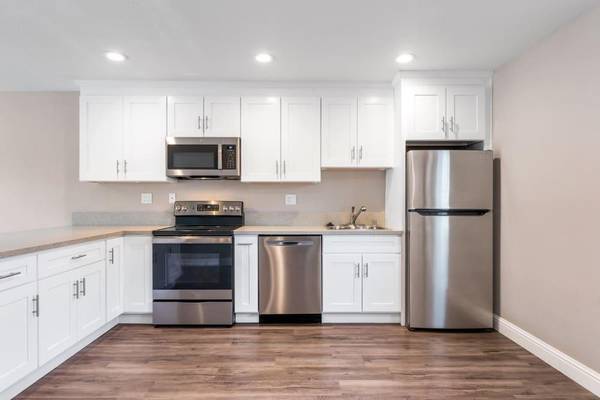 2BR/1BA Apartment on Fremont Blvd · Fremont photo 2