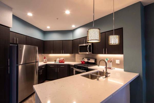 3BR/2BA Apartment on Haven Avenue · Redwood City photo 2