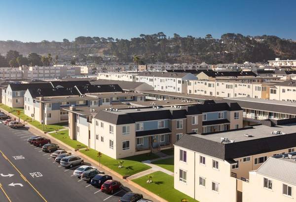 Apartments on Park Plaza Drive · Daly City photo 2