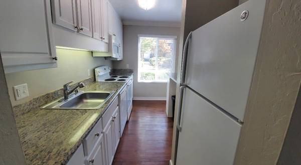 2BR/1BA Apartment on Flora Ave · Walnut Creek photo 2
