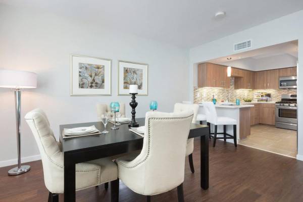 Apartments on Vallco Parkway · Cupertino photo 2