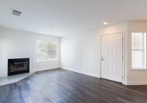 1BR/1BA Apartment on College Avenue · Pleasanton photo 5