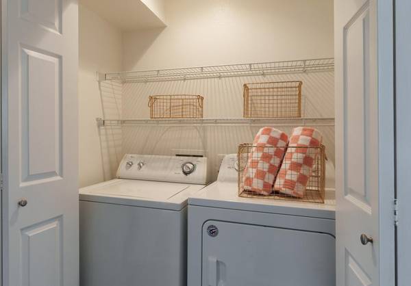 1BR/1BA Apartment on College Avenue · Pleasanton photo 2