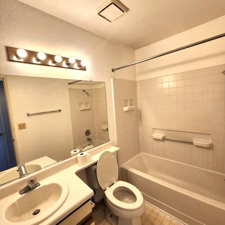 Lovely 3-Bedroom Home in Quiet Hercules Neighborhood. photo 4