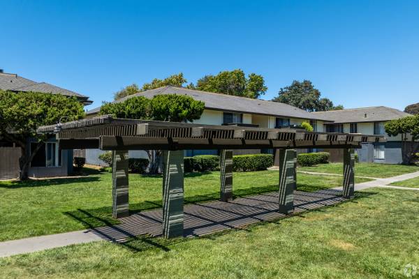 Apartments on Meadow Ln · Concord photo 3