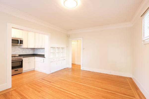 1800 Lakeshore photo 4