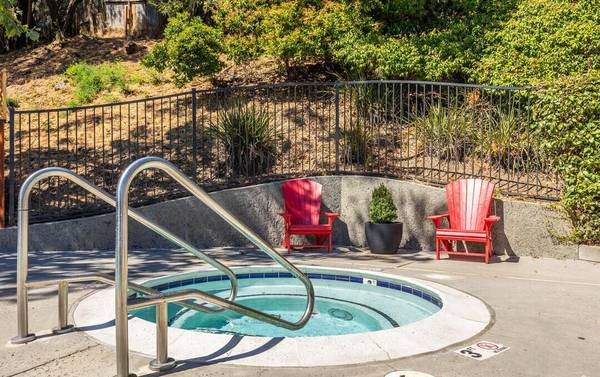 Apartments on Bayview Street · Kentfield photo 5