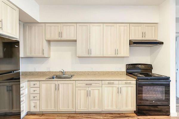 Apartments on 105th Avenue · Oakland photo 5