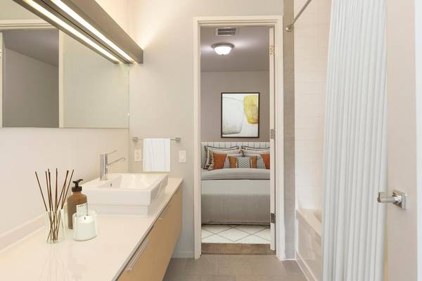 Apartments on Geneva Ave. · San Francisco photo 5