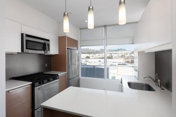 Apartments on Geneva Ave. · San Francisco photo 4