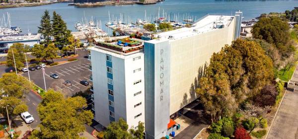 2BR/1BA Apartment on Pacific Marina · Alameda photo 3