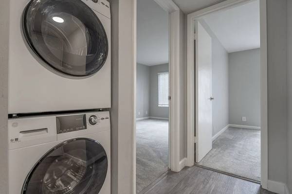 Apartments on Valley Creek · Danville photo 2