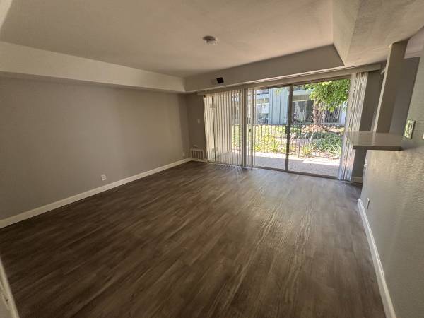 Apartments on Valley Creek · Danville photo 4