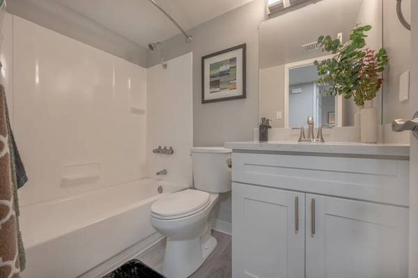Apartments on Valley Creek · Danville photo 3