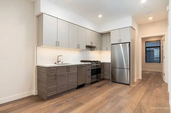 2BR/1BA Apartment on Grace St · San Francisco photo 2