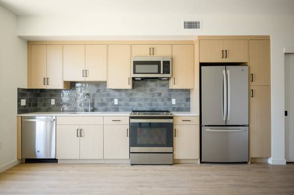 Apartments on Old County Rd · Belmont photo 2