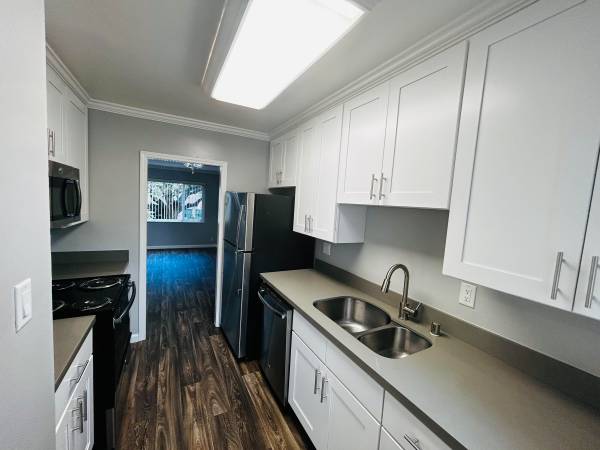 Apartments on Coleman Place · Menlo Park photo 4