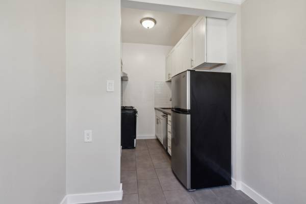 1520 Gough photo 5