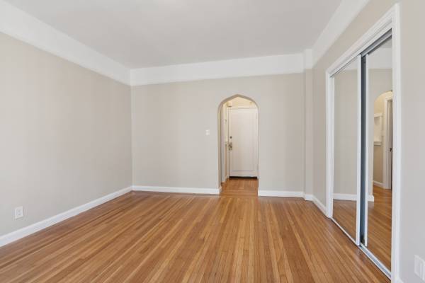 1520 Gough photo 2