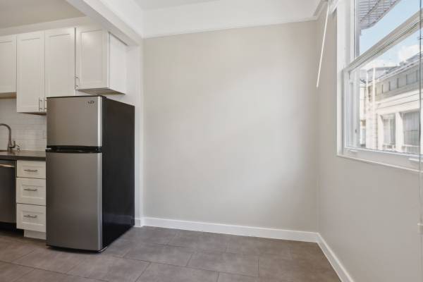 1520 Gough photo 4