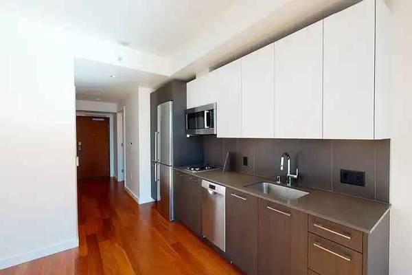 399 Fremont photo 2