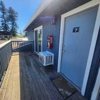 2BR/1BA Single Family House on Dutton Avenue - 7 · Santa Rosa photo 3