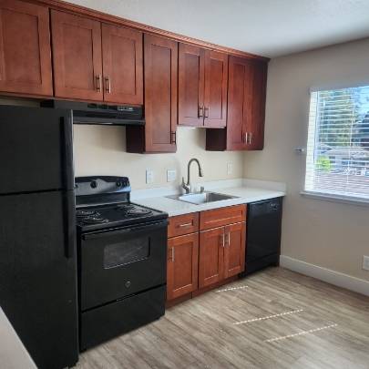 2BR/1BA Single Family House on Dutton Avenue - 7 · Santa Rosa photo 5