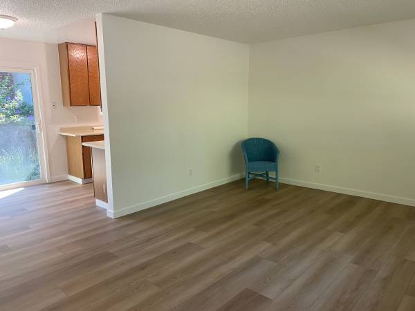 2BR/1BA Duplex on Creekside Ct · Glen Ellen photo 4