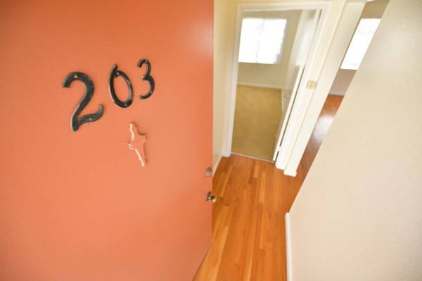 3rd Ave, Oakland Apartment photo 5